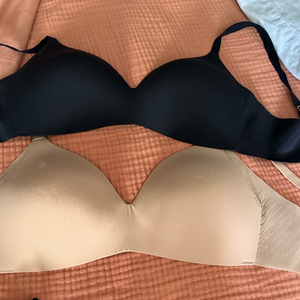 2 Knix Wingwoman bras like new. Price is per item. Discount for both.